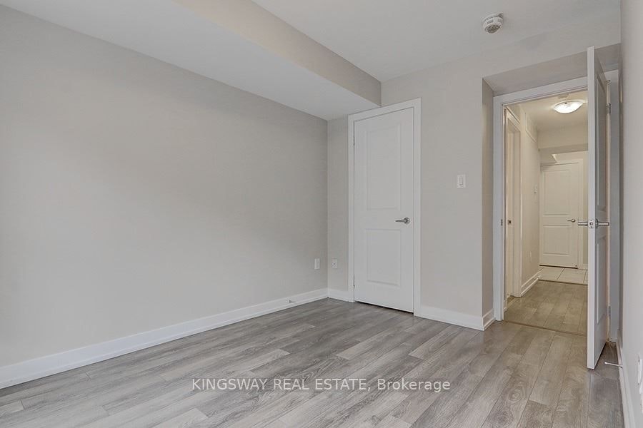 92-100 Parrotta Drive, Toronto, ON, M9M 0G1 - 18