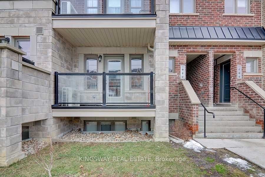92-100 Parrotta Drive, Toronto, ON, M9M 0G1 - 3