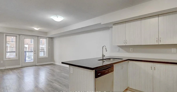 92-100 Parrotta Drive, Toronto, ON, M9M 0G1 - 9