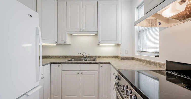 2-47 Manchester Avenue, Toronto, ON, M6G 1V4 - 7
