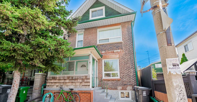 2-47 Manchester Avenue, Toronto, ON, M6G 1V4