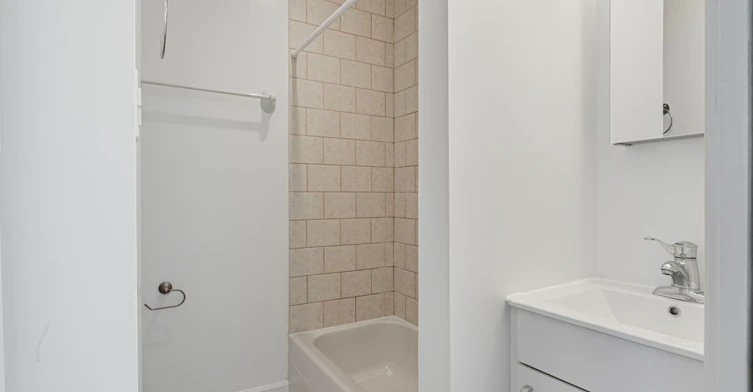 2-47 Manchester Avenue, Toronto, ON, M6G 1V4 - 21