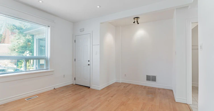 2-47 Manchester Avenue, Toronto, ON, M6G 1V4 - 4
