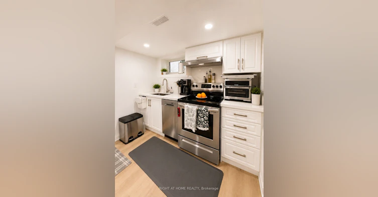 202 William Street, Toronto, ON, M9N 2H1 - 9
