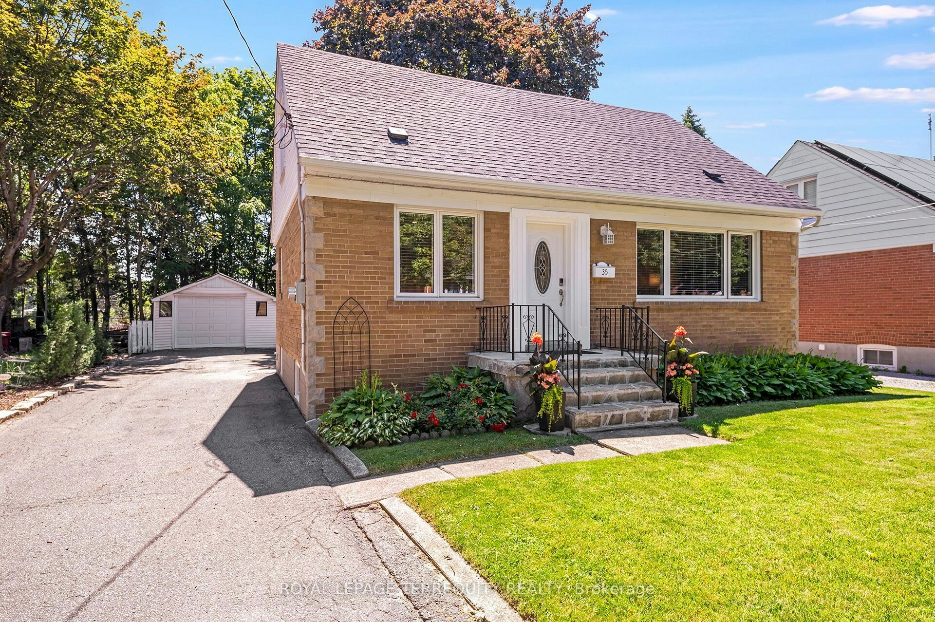 35 Jodphur Avenue, Toronto, ON, M9M 2J3