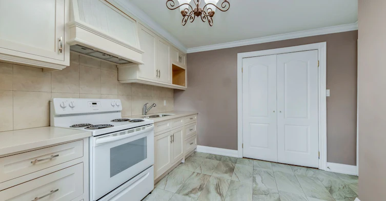 2nd Fl.-3564 Eglinton Avenue W, Toronto, ON, M6M 1V8 - 9