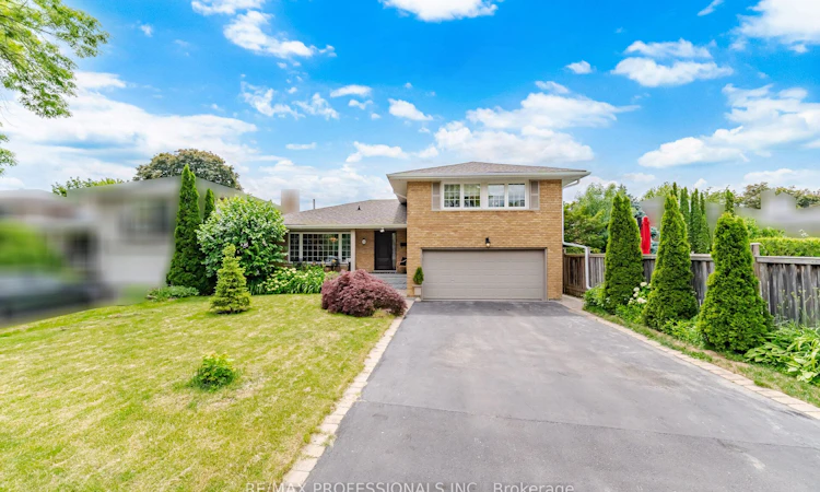 12 Thicket Road