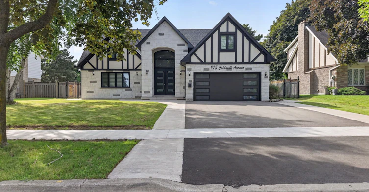 975 Caldwell Avenue, Mississauga, ON, L5H 1Z2 - 2