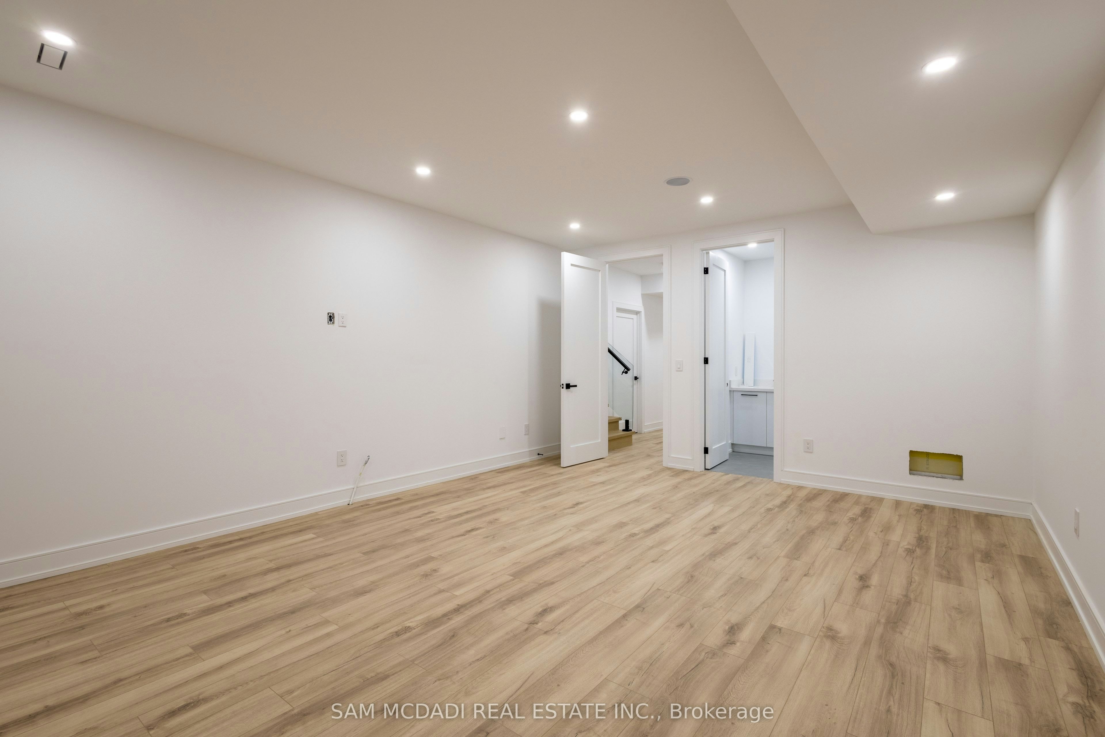 24 Twenty First Street, Toronto, ON, M8V 3L7 - 38