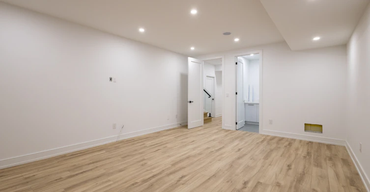 24 Twenty First Street, Toronto, ON, M8V 3L7 - 38