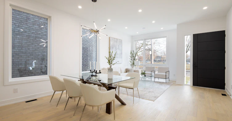 24 Twenty First Street, Toronto, ON, M8V 3L7 - 3
