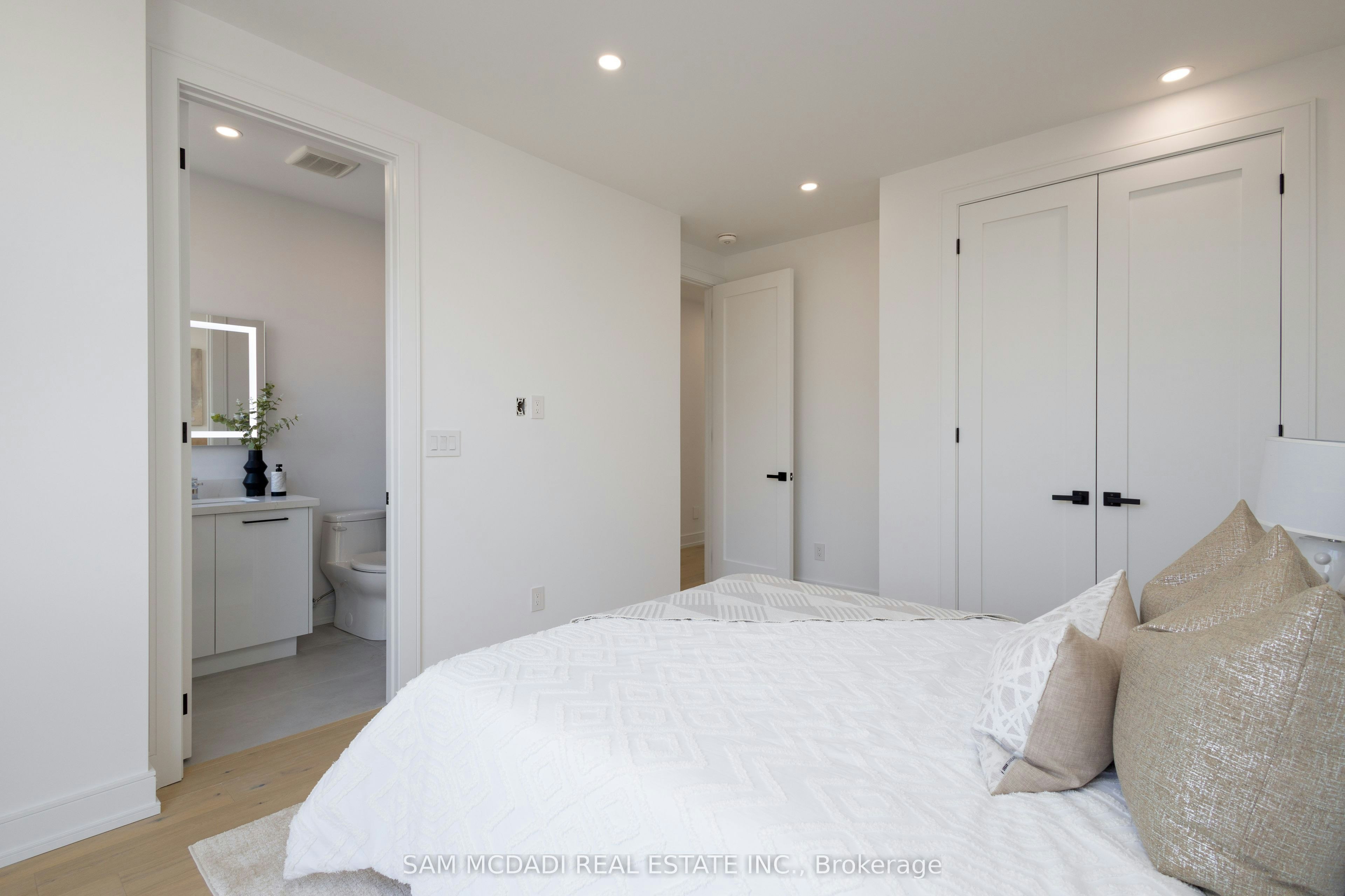 24 Twenty First Street, Toronto, ON, M8V 3L7 - 30