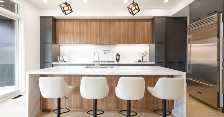 24 Twenty First Street, Toronto, ON, M8V 3L7 - 7