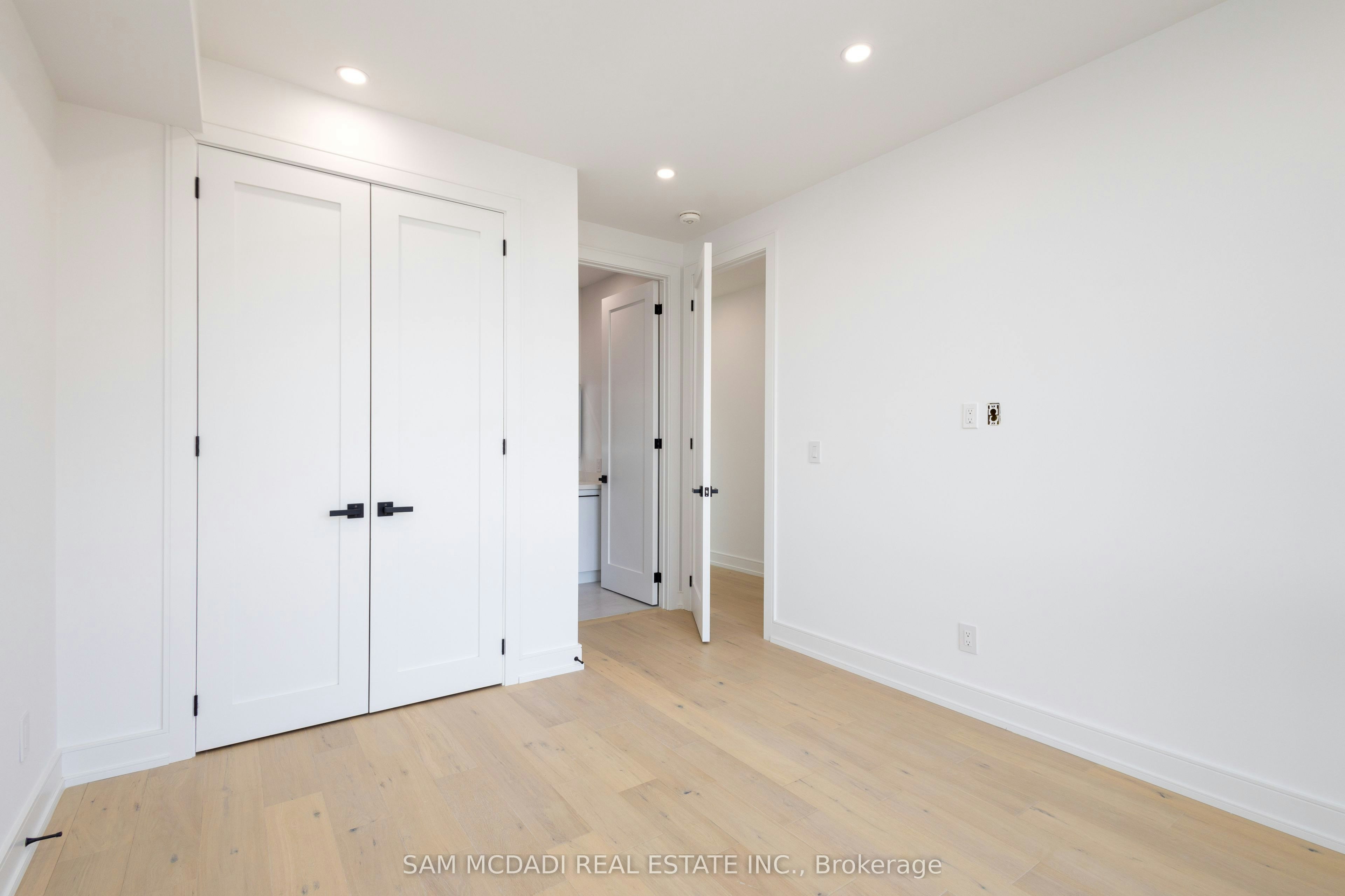 24 Twenty First Street, Toronto, ON, M8V 3L7 - 27