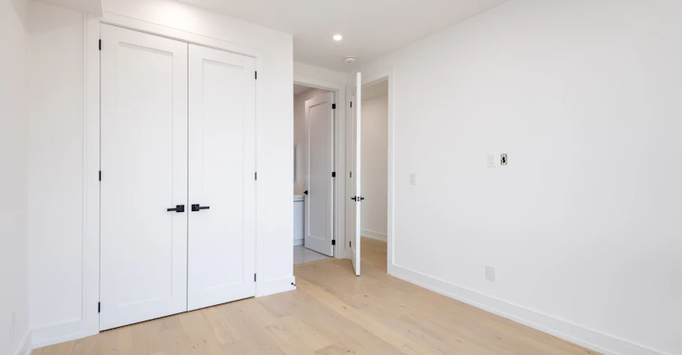 24 Twenty First Street, Toronto, ON, M8V 3L7 - 27