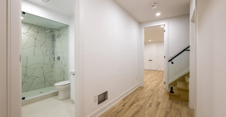 24 Twenty First Street, Toronto, ON, M8V 3L7 - 33