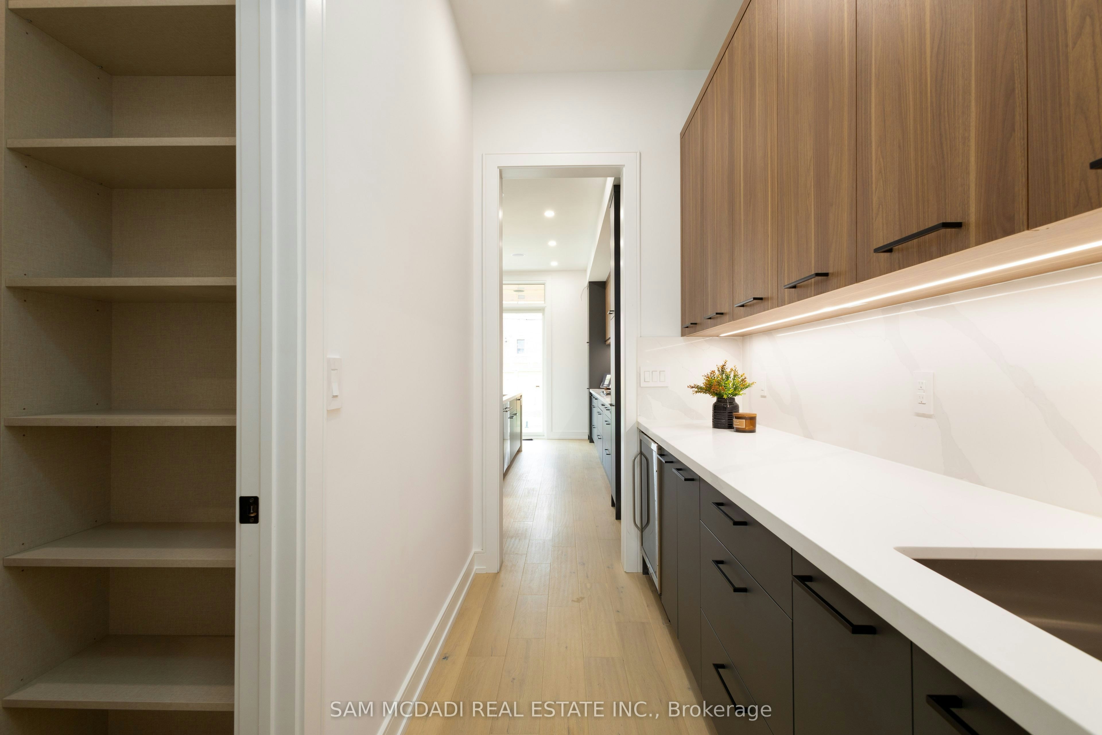 24 Twenty First Street, Toronto, ON, M8V 3L7 - 12
