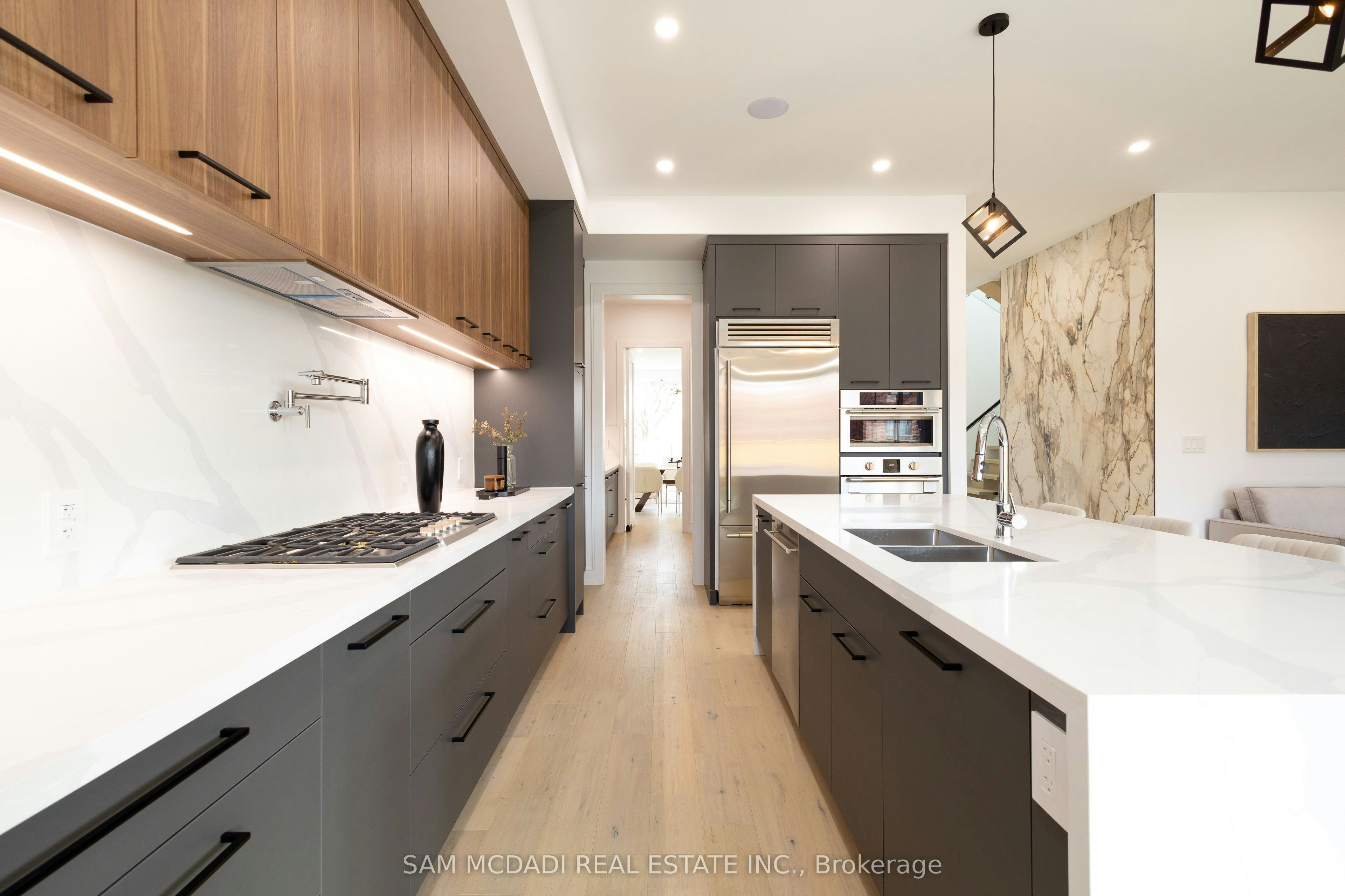 24 Twenty First Street, Toronto, ON, M8V 3L7 - 10