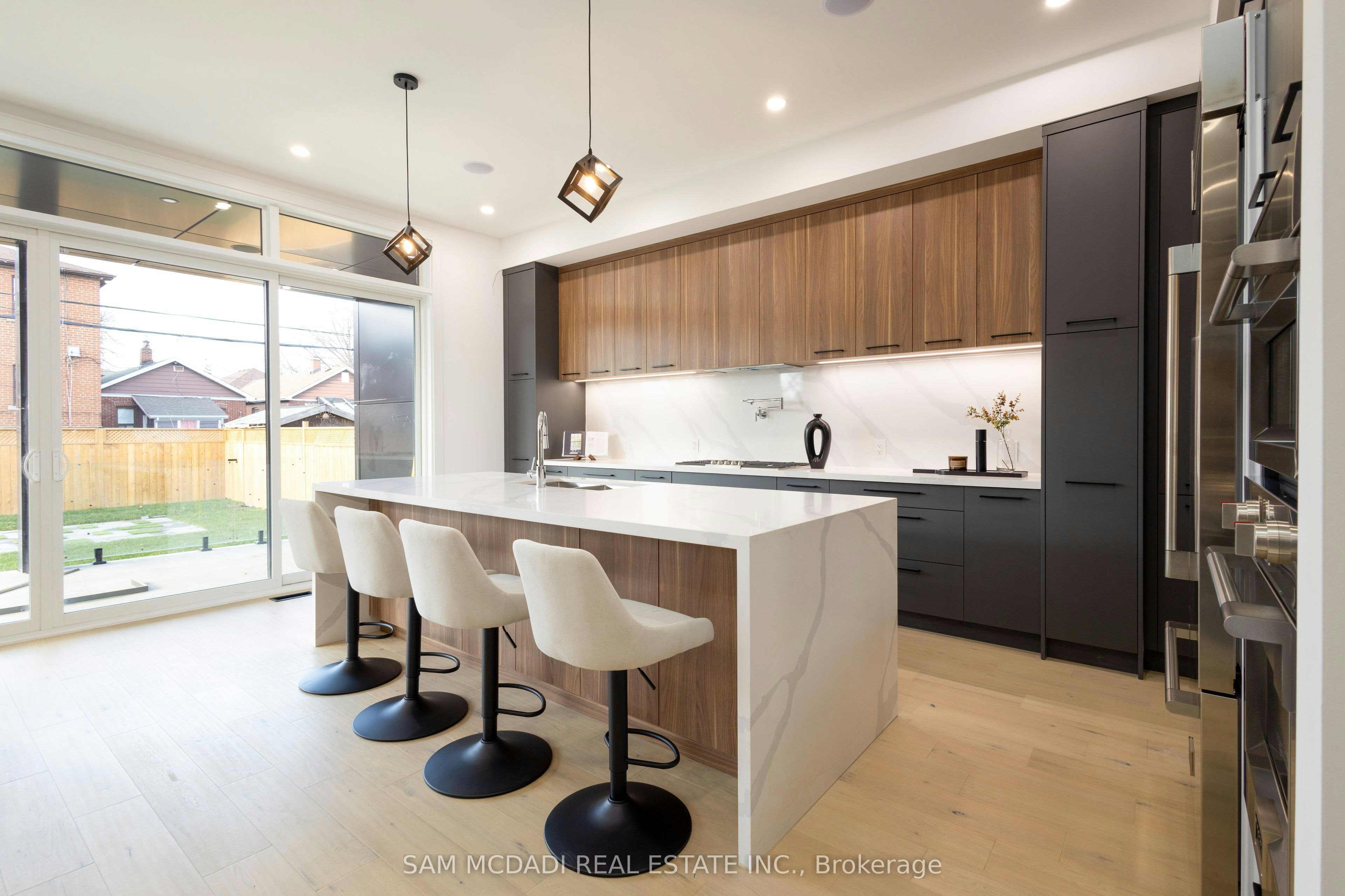 24 Twenty First Street, Toronto, ON, M8V 3L7 - 6