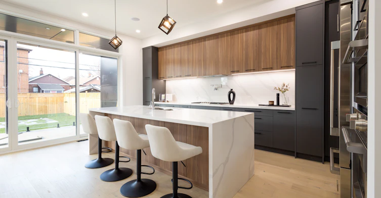 24 Twenty First Street, Toronto, ON, M8V 3L7 - 6