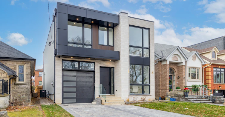 24 Twenty First Street, Toronto, ON, M8V 3L7 - 2