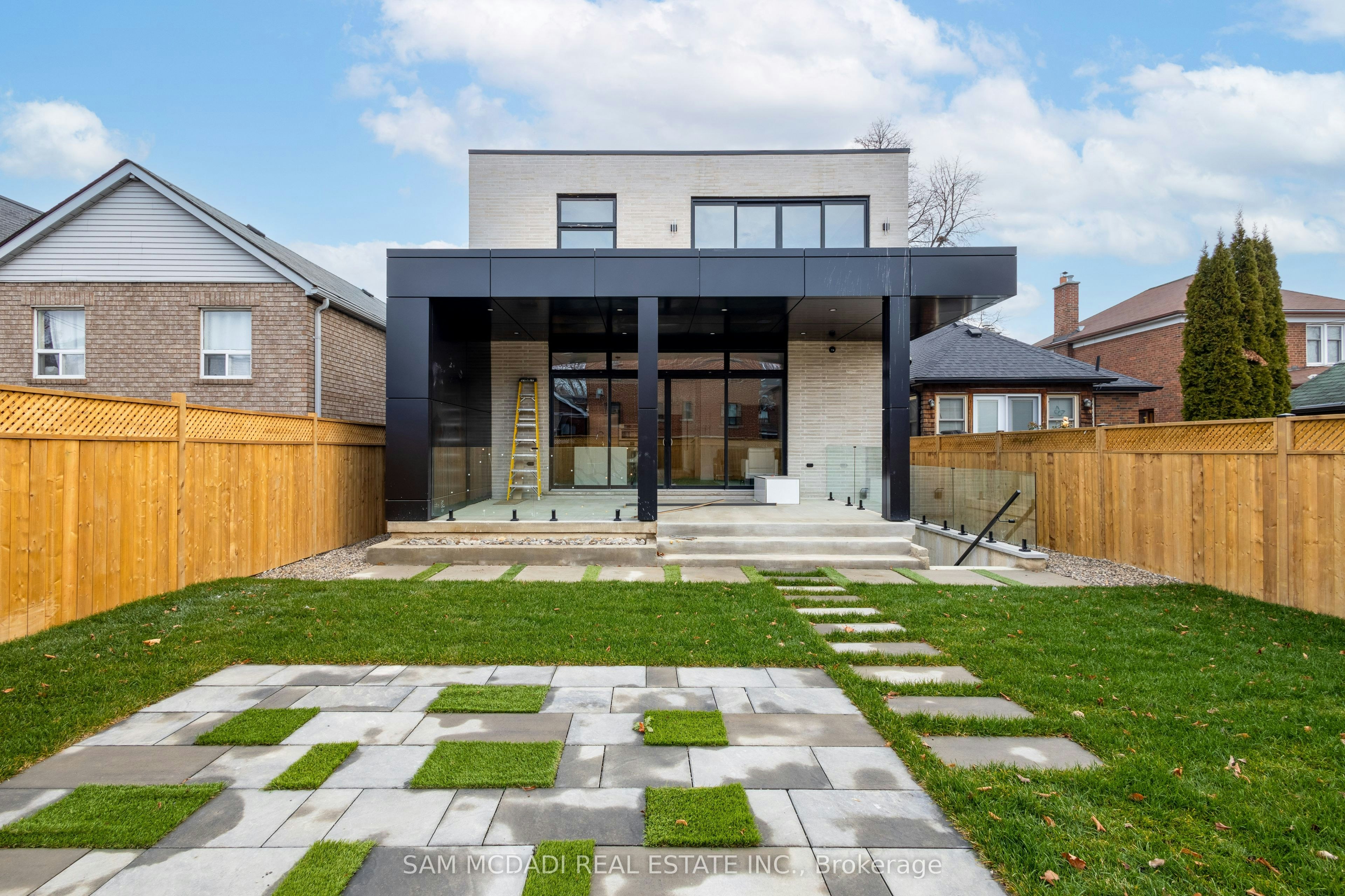 24 Twenty First Street, Toronto, ON, M8V 3L7 - 40
