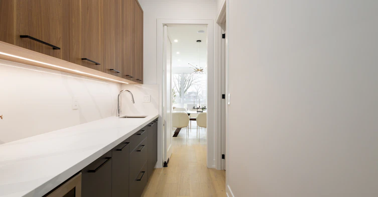 24 Twenty First Street, Toronto, ON, M8V 3L7 - 11