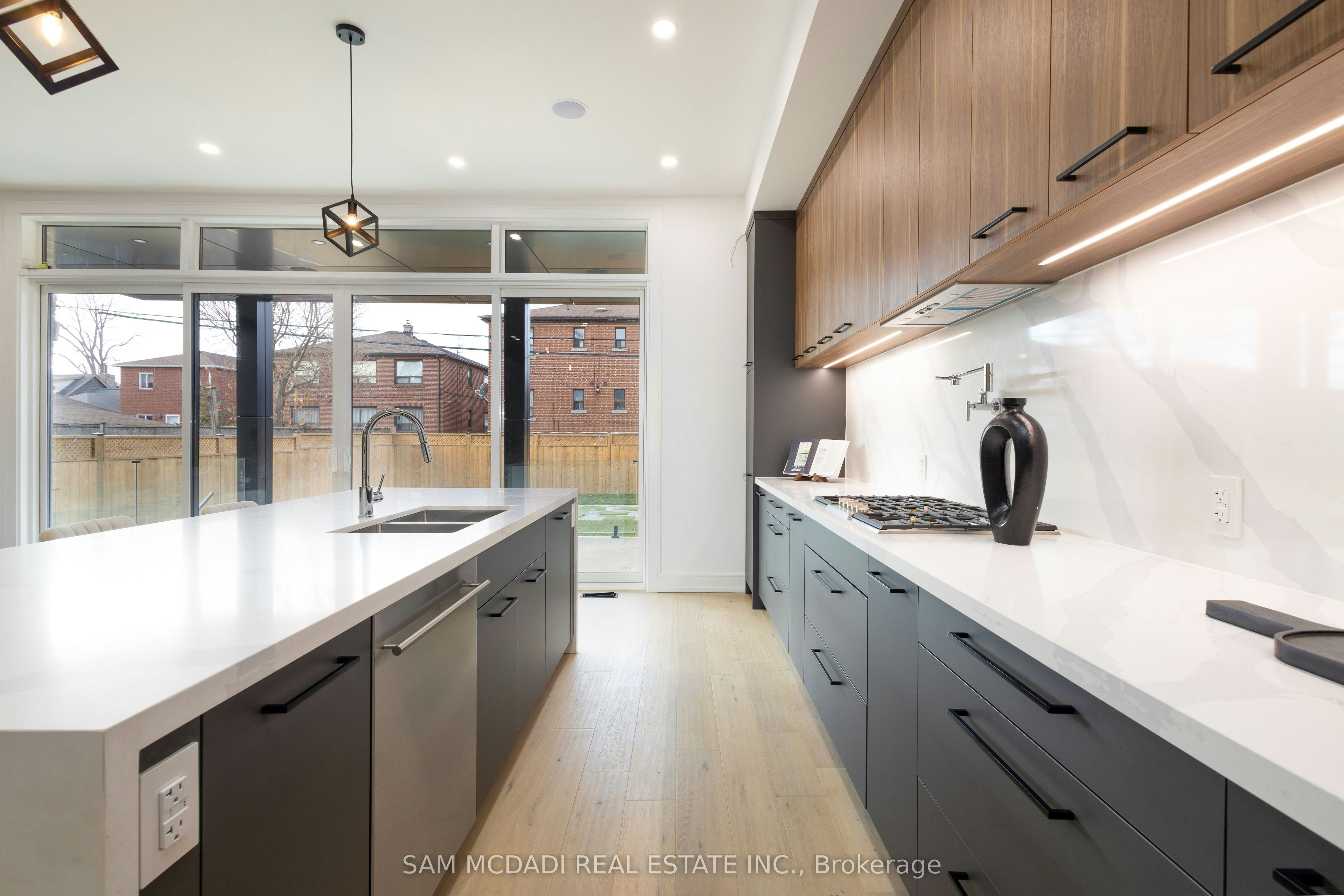 24 Twenty First Street, Toronto, ON, M8V 3L7 - 9