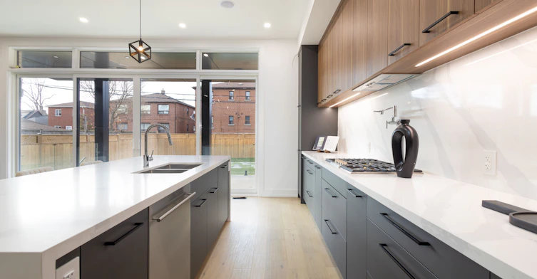 24 Twenty First Street, Toronto, ON, M8V 3L7 - 9