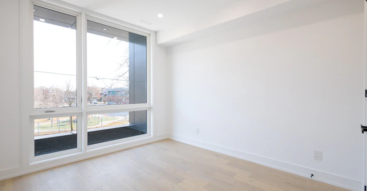 24 Twenty First Street, Toronto, ON, M8V 3L7 - 26