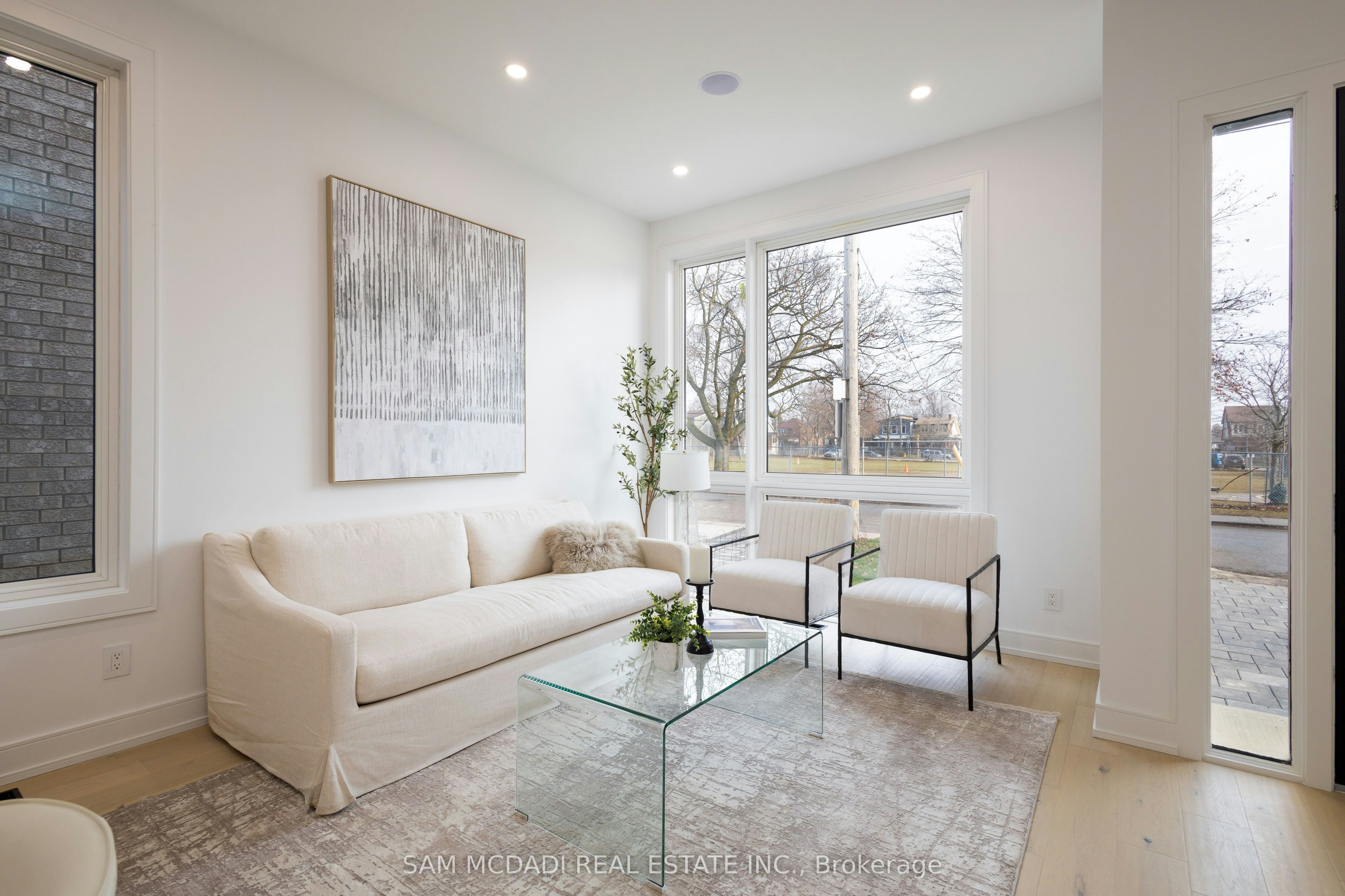 24 Twenty First Street, Toronto, ON, M8V 3L7 - 4