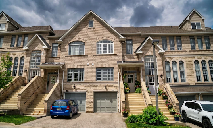 26-5525 Palmerston Crescent