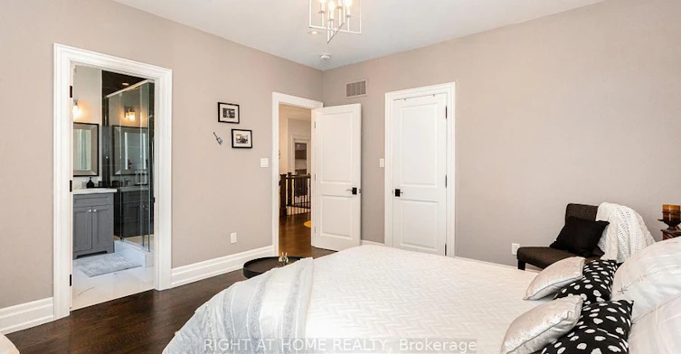 1220 Meredith Avenue, Mississauga, ON, L5E 2E3 - 30