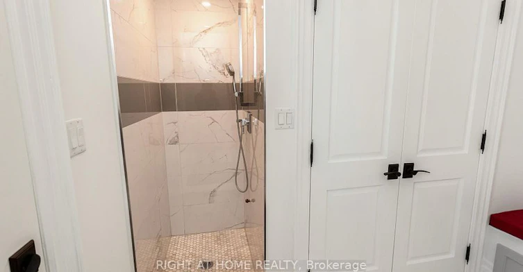 1220 Meredith Avenue, Mississauga, ON, L5E 2E3 - 37