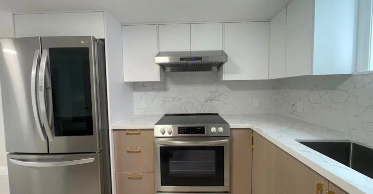 Unit 4-17 Rosemeade Avenue, Toronto, ON, M8Y 3A2 - 6