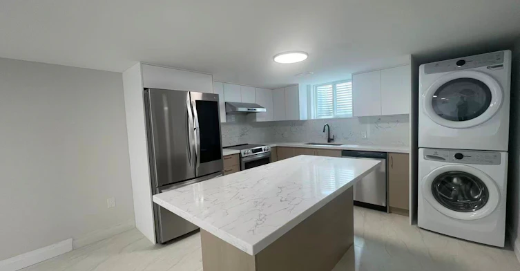 Unit 4-17 Rosemeade Avenue, Toronto, ON, M8Y 3A2 - 4