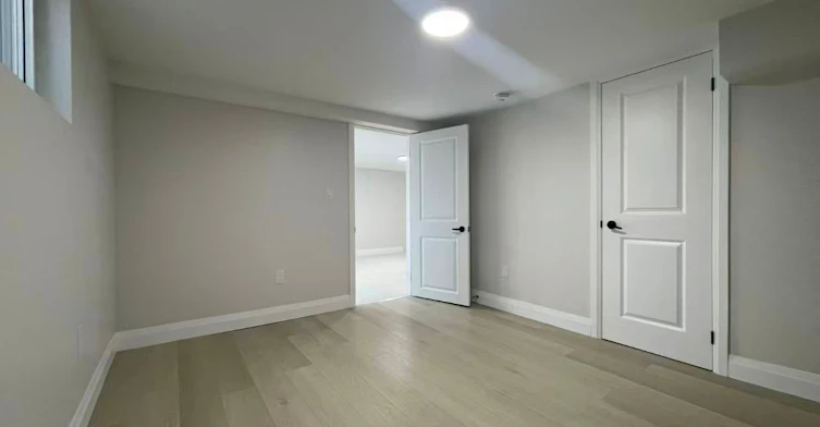 Unit 4-17 Rosemeade Avenue, Toronto, ON, M8Y 3A2 - 7