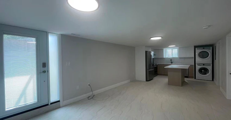 Unit 4-17 Rosemeade Avenue, Toronto, ON, M8Y 3A2 - 2