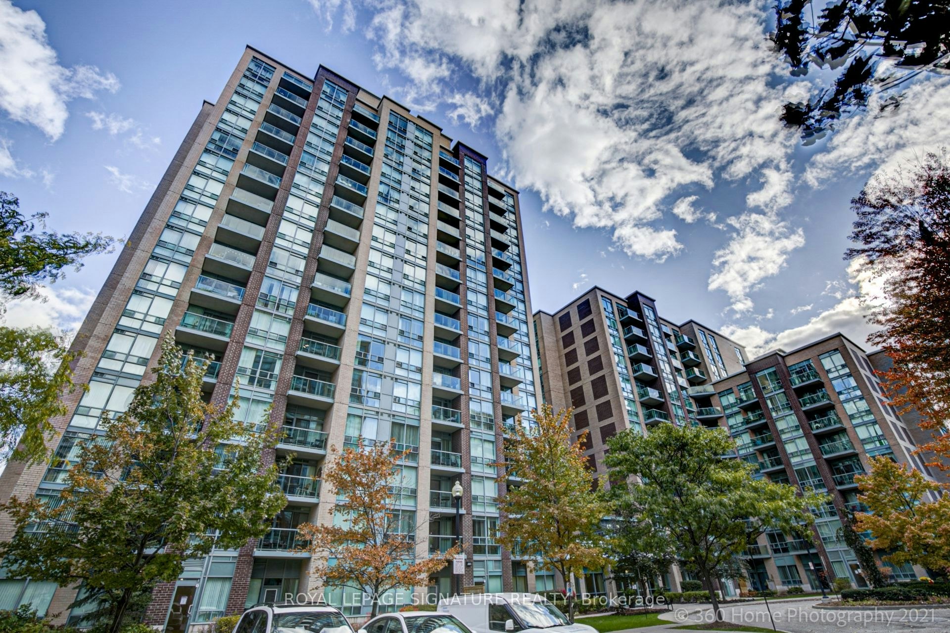 804-7 Michael Power Place, Toronto, ON, M9A 0A4 - 2