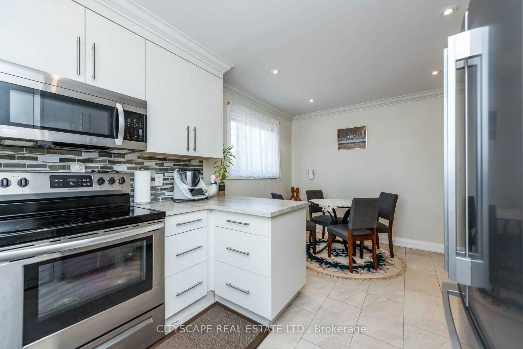 Upper-2724 Lakeshore Boulevard W, Toronto, ON, M8V 1G8 - 17