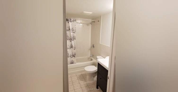 Lower-3208 Dundas Street W, Toronto, ON, M6P 2A3 - 6