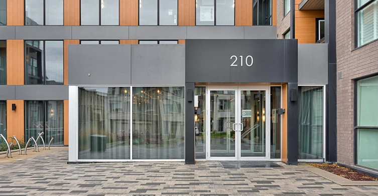 119-210 Sabina Drive, Oakville, ON, L6H 0W6