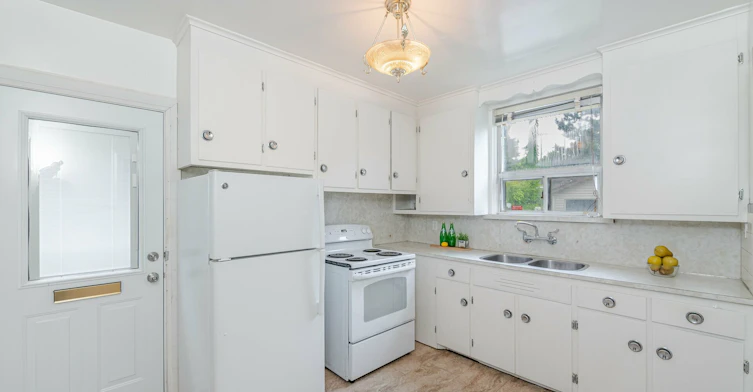 111 Keele Street, Toronto, ON, M6P 2J8 - 11