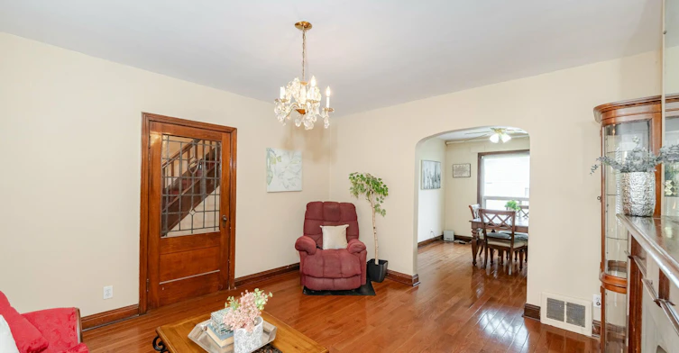 111 Keele Street, Toronto, ON, M6P 2J8 - 5
