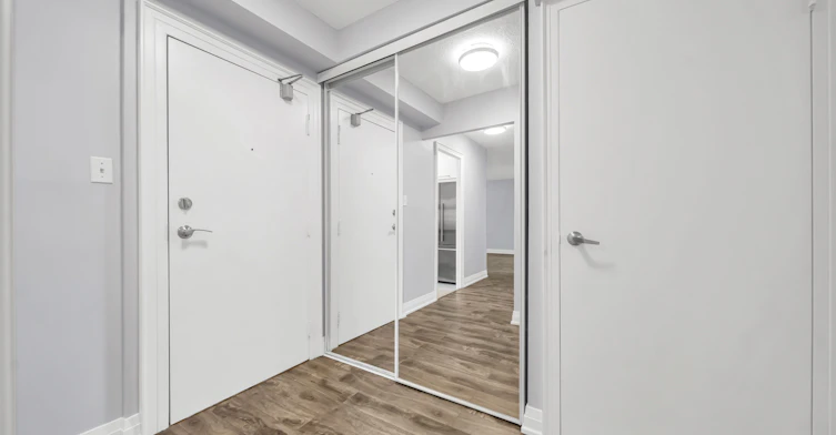 305-1535 Lakeshore Road E, Mississauga, ON, L5E 3E2 - 5