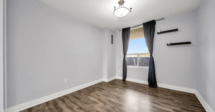 305-1535 Lakeshore Road E, Mississauga, ON, L5E 3E2 - 16