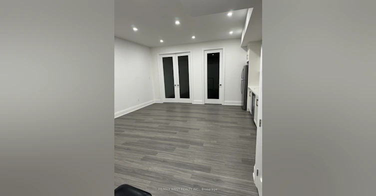 Lower-21 Antonio Court, Toronto, ON, M9L 0A4 - 3