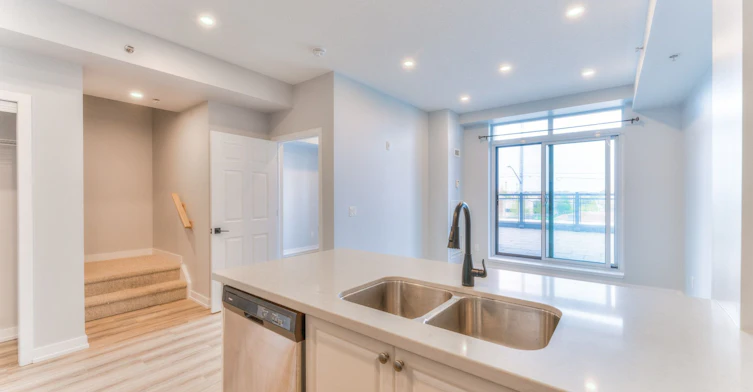 320-2486 Old Bronte Road, Oakville, ON, L6M 0Y4 - 2
