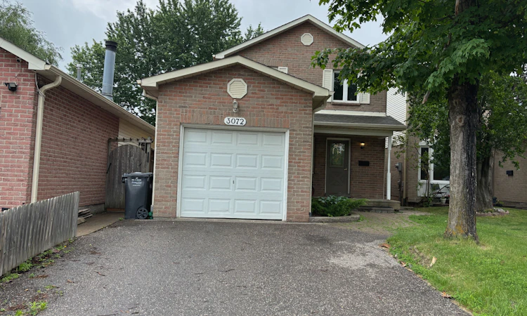 3072 Patrick Crescent