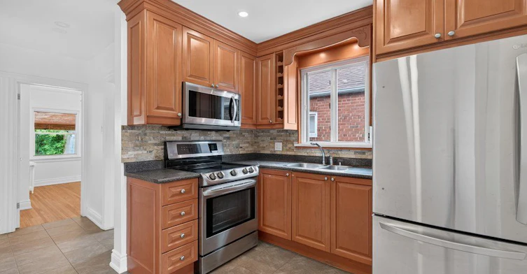 Main-57 Miranda Avenue, Toronto, ON, M6E 4G3 - 11